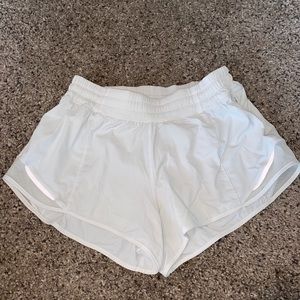 Lululemon Hotty Hot shorts 2.5”